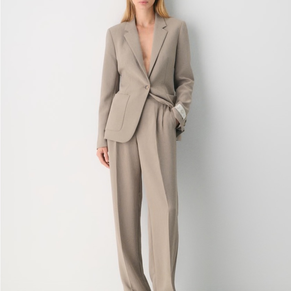 Aritzia The Effortless Pant™ - Crepette™ pant in Nomad Taupe